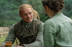 News bbb - &quot;Outlander&quot; - jak prezentuj si aktorzy na planie finaowego sezonu? Do sieci trafiy nieoficjalne zdjcia