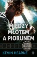 Okadka - Midzy motem a piorunem. Kroniki elaznego Druida 3