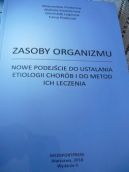 Okadka - ZASOBY ORGANIZMU Nowe podejcie do ustalania etiologii chorb i do metod ich leczenia