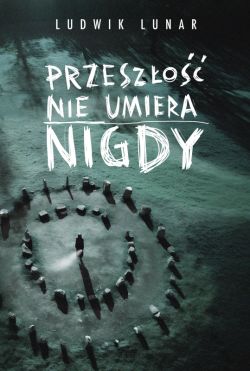 Okadka ksiki - Przeszo nie umiera nigdy