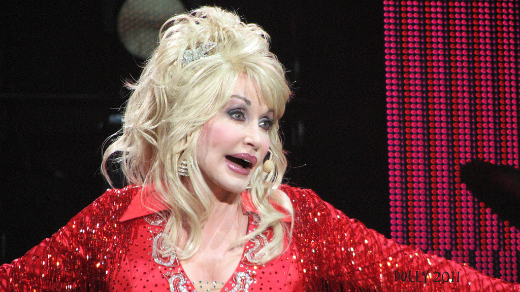 News Dolly Parton od lat rozdaje dzieciom ksiki. I robi to cakowicie bezinteresownie 