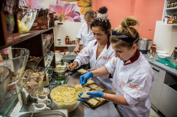 News „Kuchenne Rewolucje”: Bistro Kolorowe smarowane sznytki w Tarnowie. Kanapkarnia z nietypowymi pastami