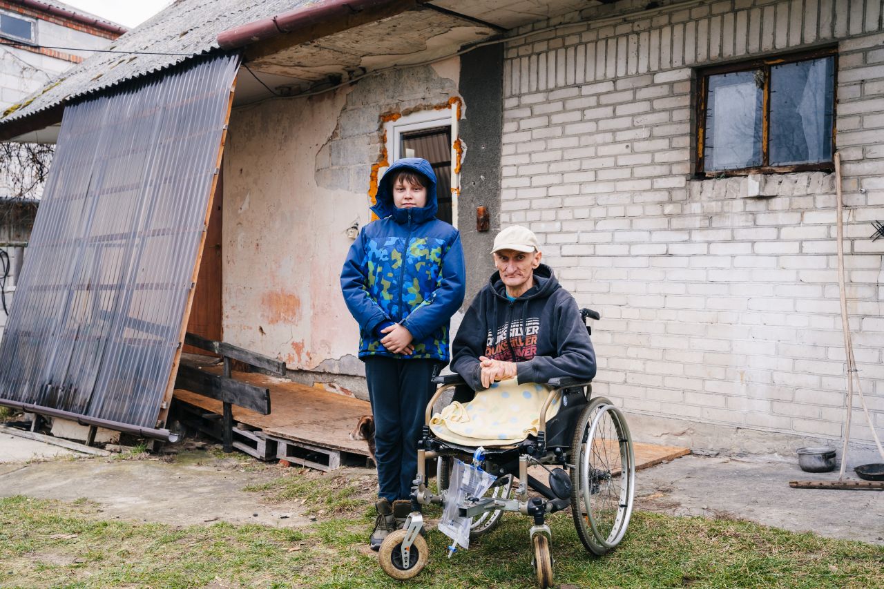 News Nasz nowy dom odc. 12. Pan Robert i jego syn potrzebuj pilnie pomocy. Streszczenie 12 odcinka