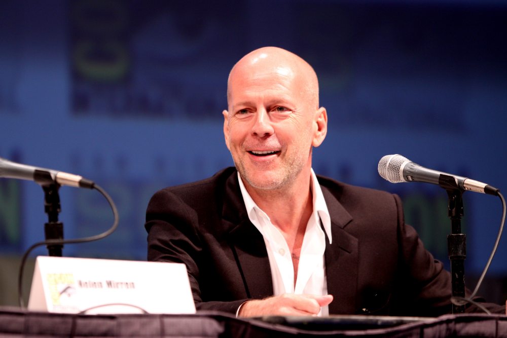 News Bruce Willis zmaga si z problemami zdrowotnymi. Bliscy przekazuj, jaki jest stan aktora 