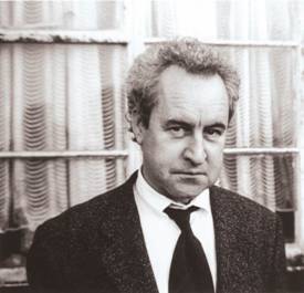 Okadka publicystyki - Artysta John Banville i rzemielnik Benjamin Black. O Janusowym obliczu jednako perfekcyjnego pisarza z Banvillem-Blackiem rozmawia Marta Bartosik.