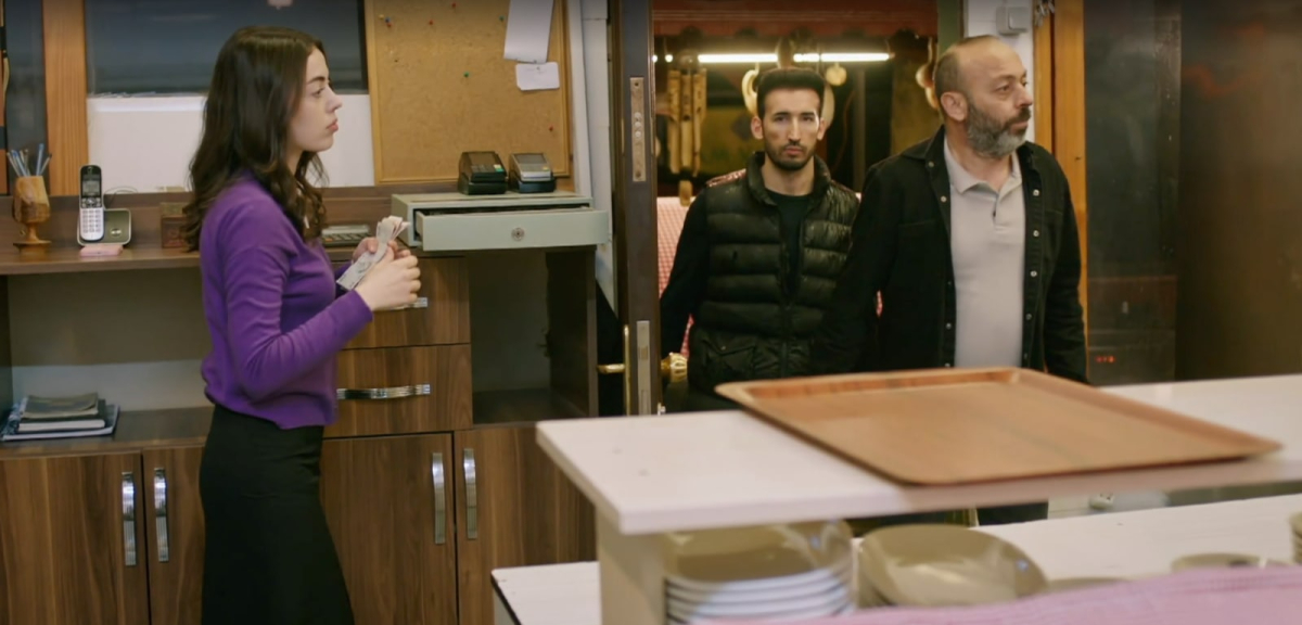 Feriha zostaje napadnięta w 144 odcinku serialu Wichrowe wzgórze