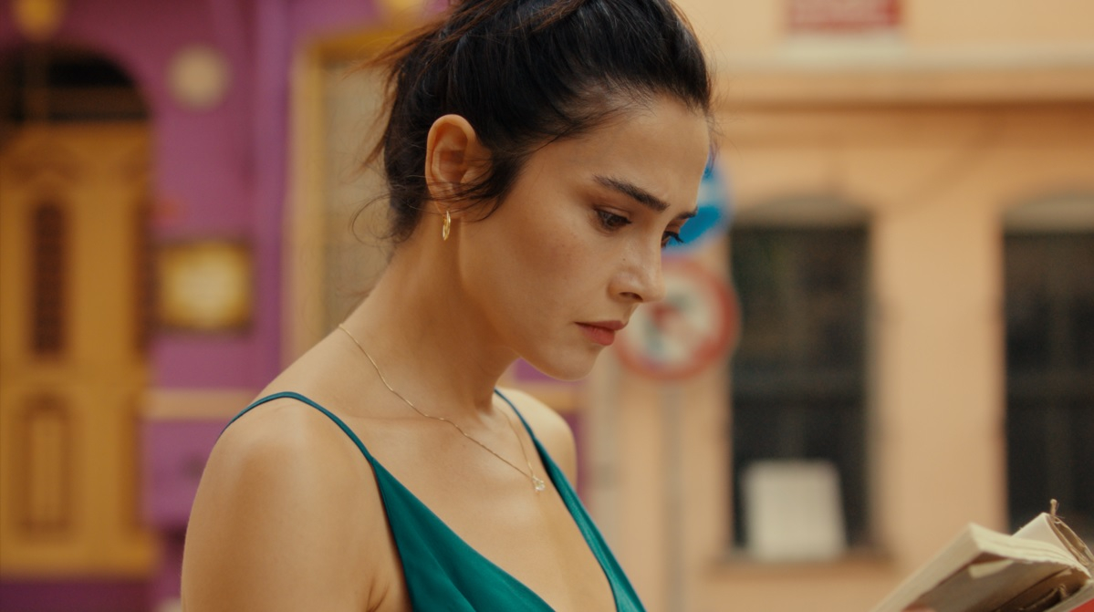 Funda Eryiğit jako Gökçe w filmie "Popiół" od Netflix. 