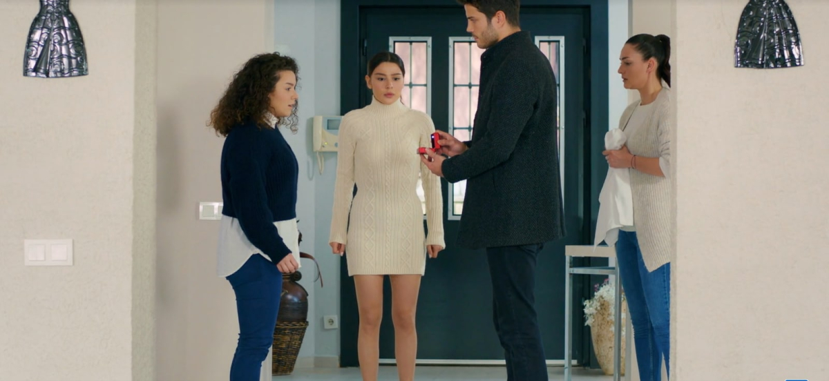 Miłość i nadzieja 169 - kadr z serialu. Ege oświadcza się Melis!