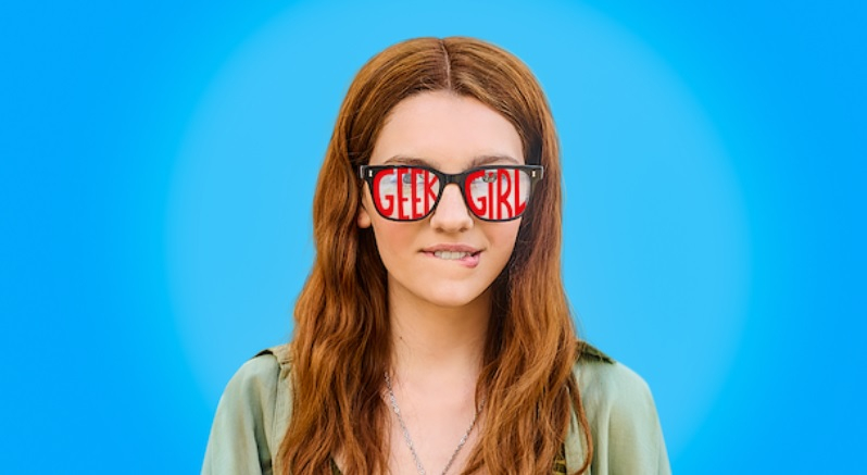 Emily Carey jako Harriet Manners w serialu "Geek girl" od Neflix. 