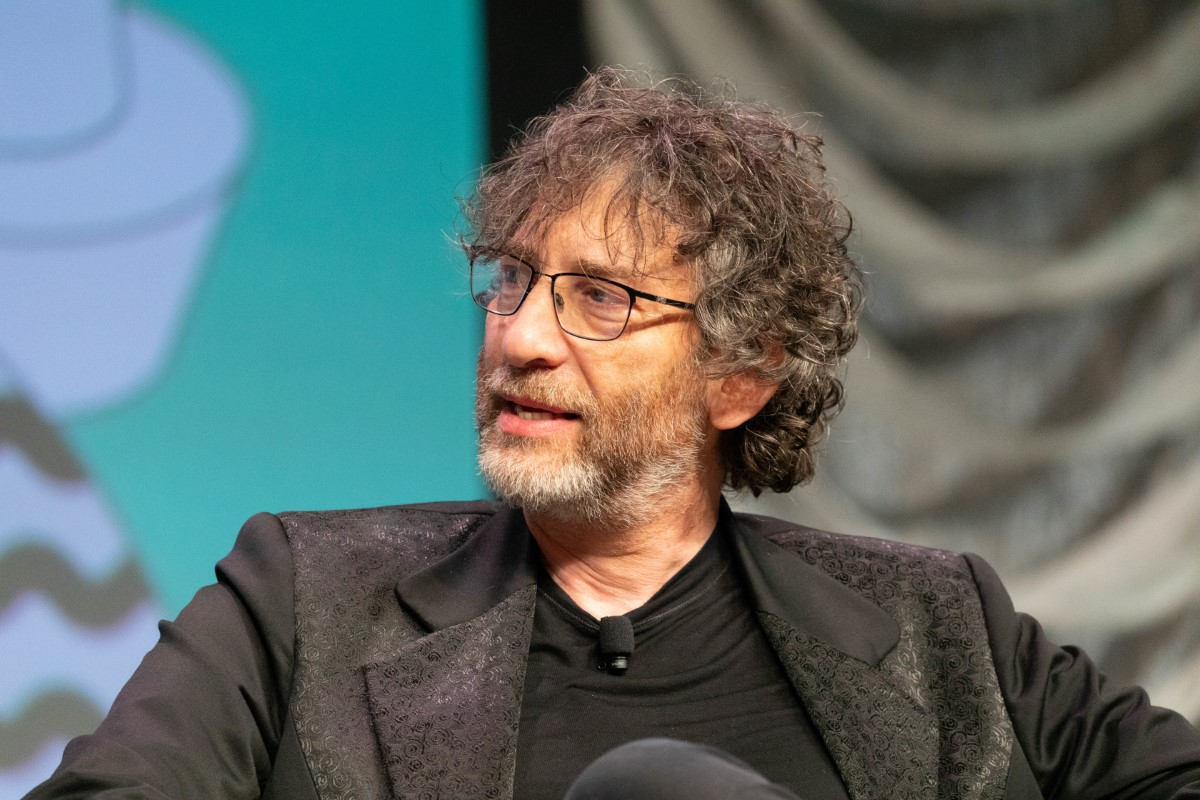 Neil Gaiman podczas spotkania autorskiego