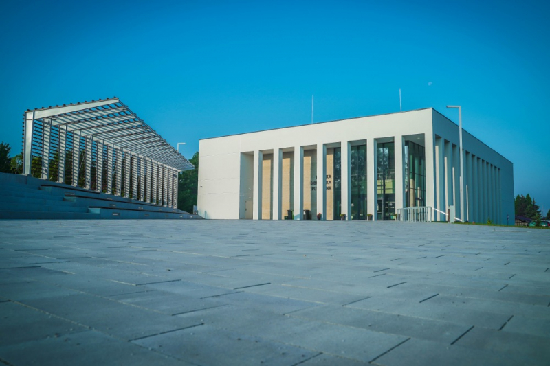 Obrazek w treści W Czechowicach-Dziedzicach wybudowano nową bibliotekę. Ma własny taras [jpg]