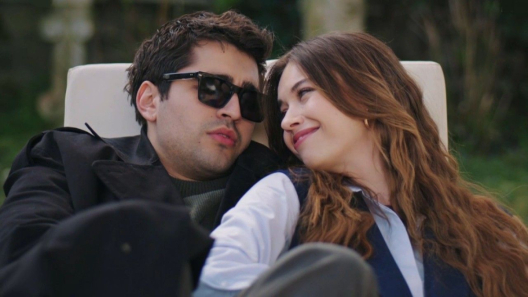 Seyran, bohaterka serialu Złoty chłopak